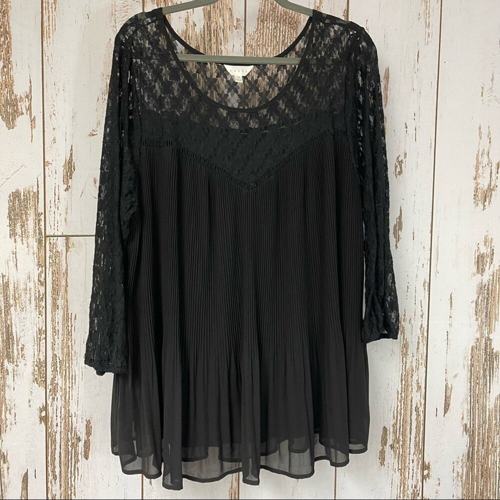 Adiva, Lacey Sleeve Blouse, Flowy. Size 2X. In excellent condition! - Picture 1 of 6